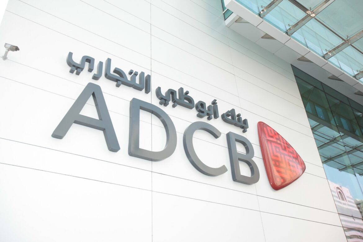 بنك أبوظبي التجاري يحتفل بيوم المرأة الإماراتية : ويؤكد التزامه بتمكينها للمشاركة في ريادة القطاع المصرفي