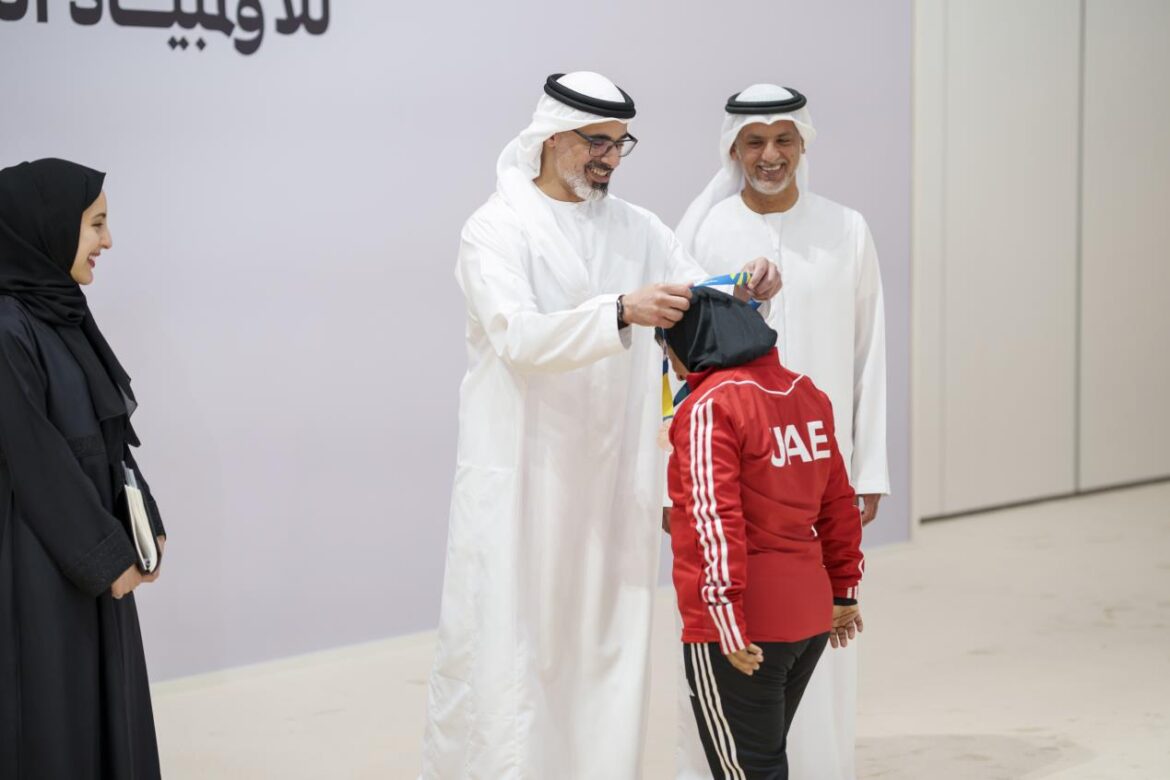خالد بن محمد بن زايد يستقبل أعضاء بعثة الإمارات للأولمبياد الخاص بعد إنجازهم المشرّف في الألعاب العالمية للأولمبياد الخاص بـرلـيـن 2023
