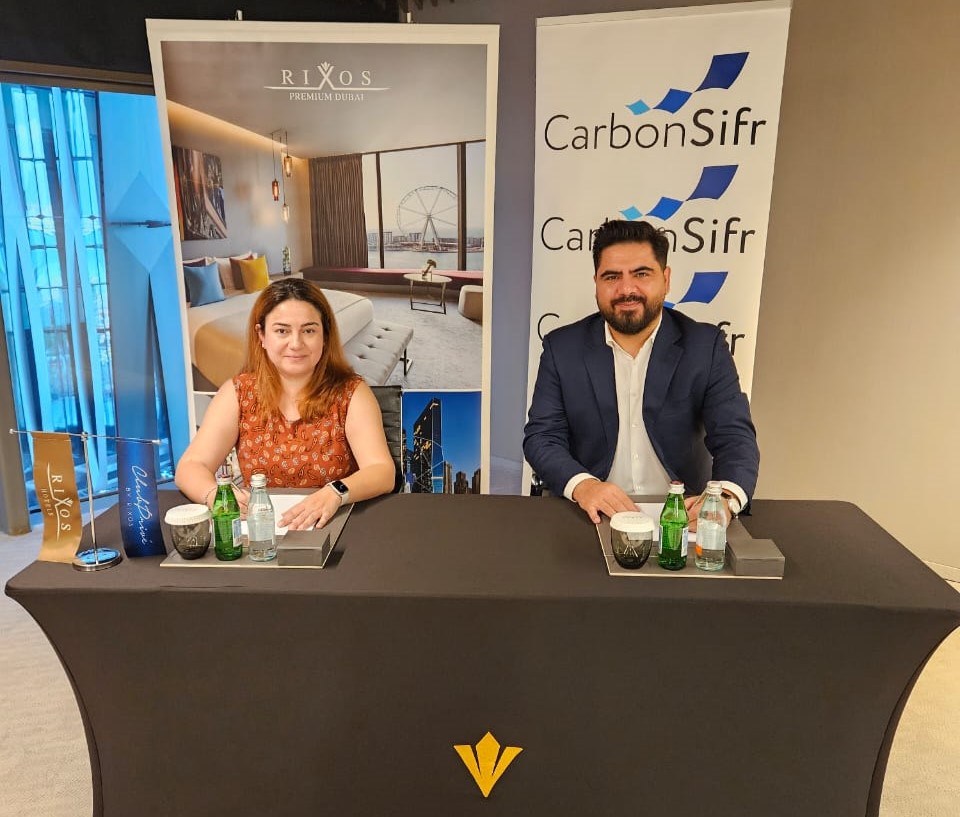 كربون صفر «CarbonSifr» وفنادق ريكسوس يطلقان شراكة استراتيجية في مجال الضيافة البيئية