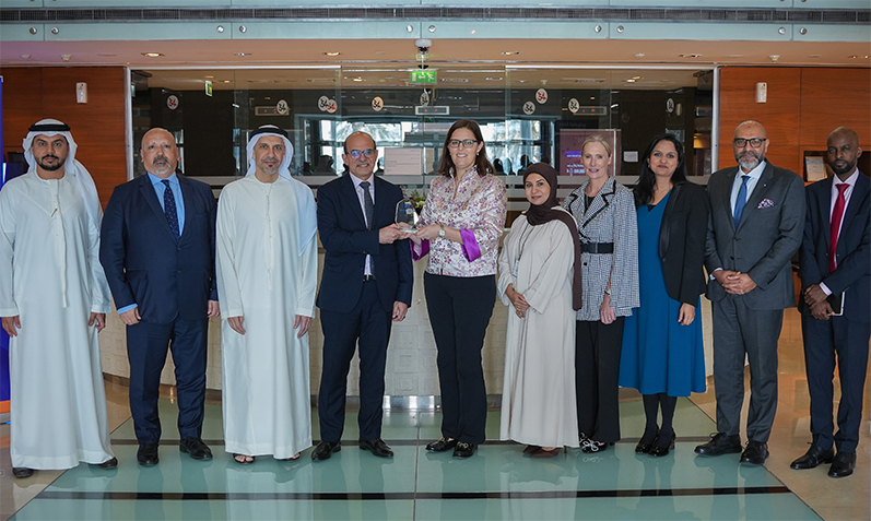 “الشارقة الإسلامي” يحصد جائزة التميز في العمليات المصرفية المرموقة من “دويتشه بنك”