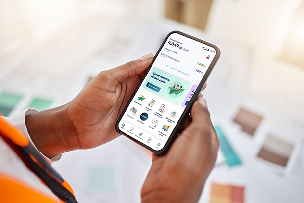 خمس اتجاهات تعيد تشكيل الشمول المالي للقوى العاملة في الإمارات العربية المتحدة في عام 2026