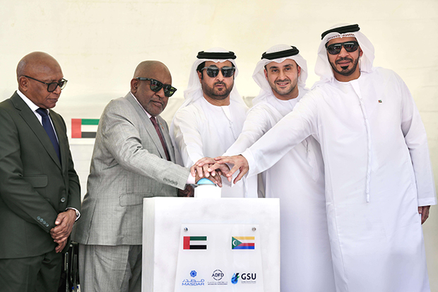 بحضور رئيس جمهورية القمر المتحدة: الإمارات تدعم أمن الطاقة بتدشين 3 محطات للطاقة الشمسية